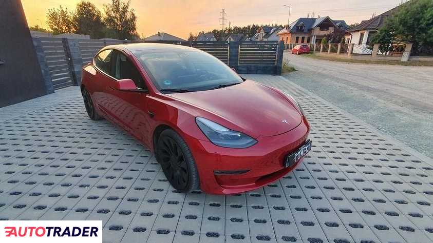 Tesla 2021 512 KM