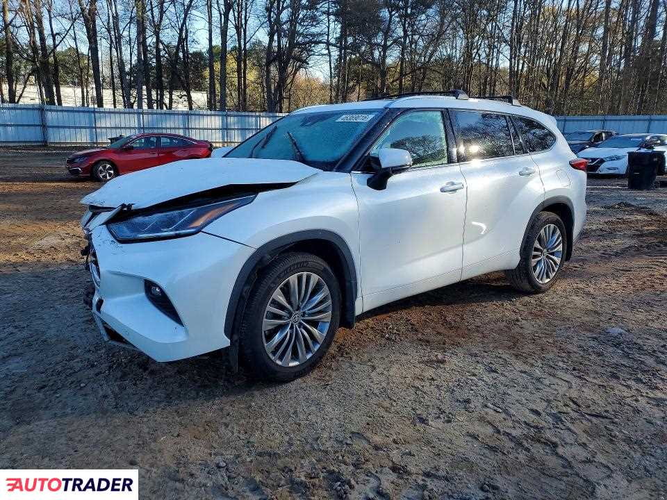 Toyota Highlander 2021 3