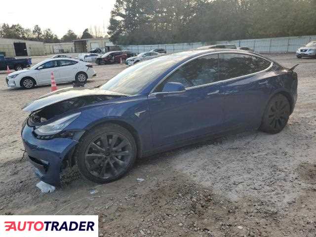 Tesla Model 3 2020