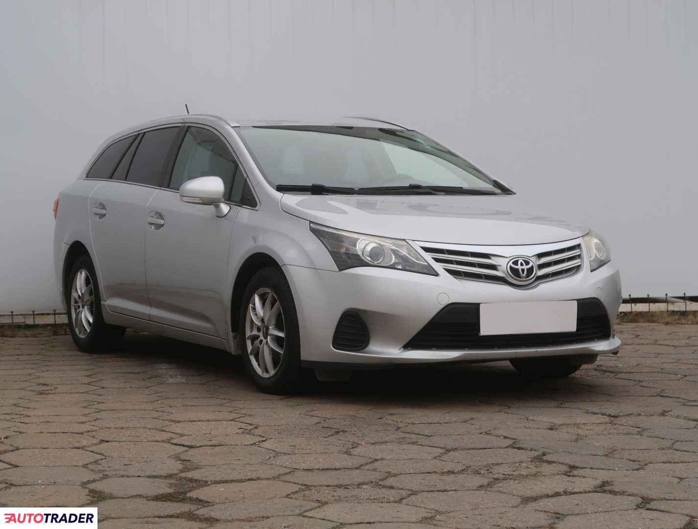 Toyota Avensis 2013 2.0 122 KM