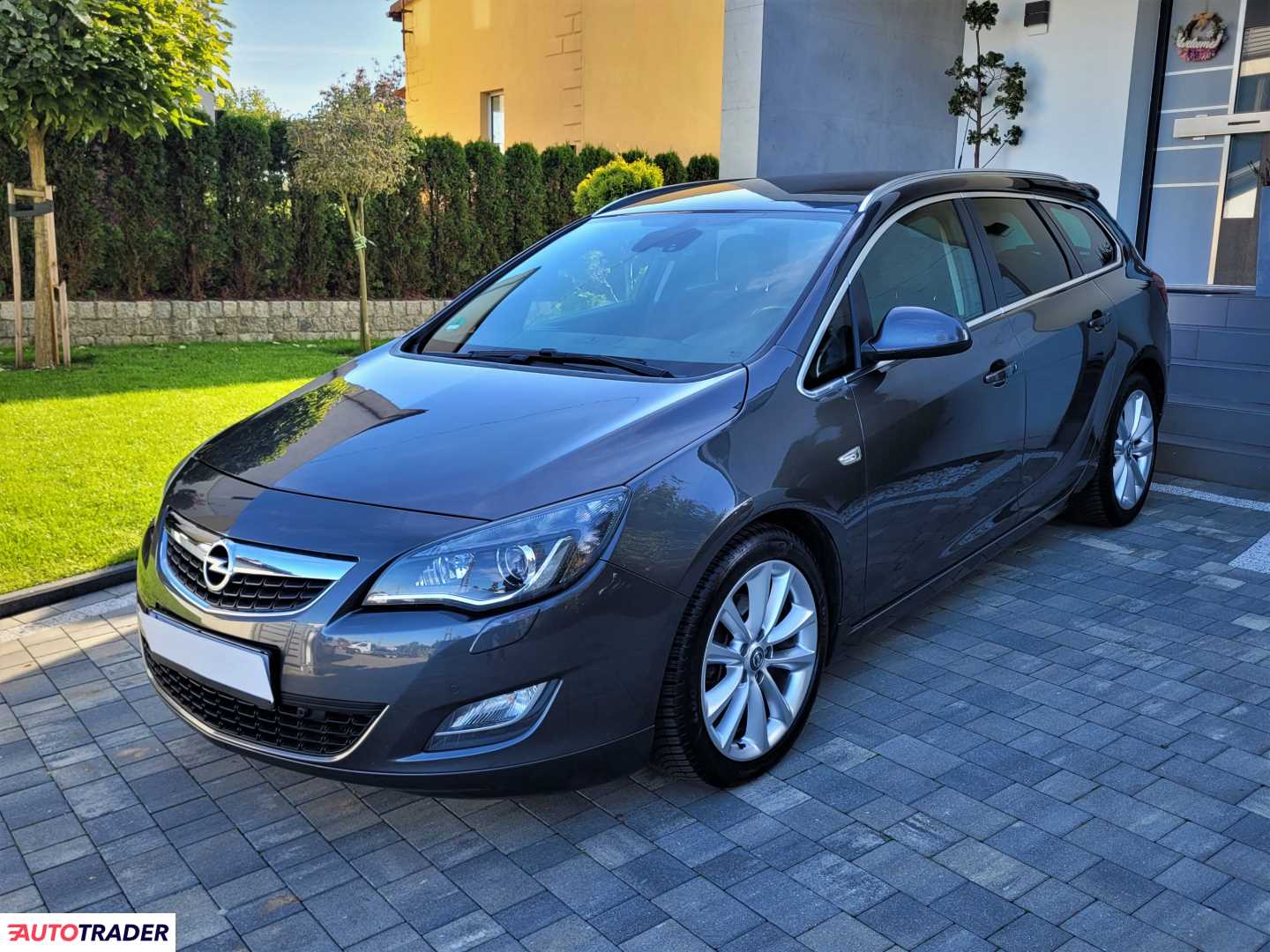Opel Astra 2011 1.6 180 KM