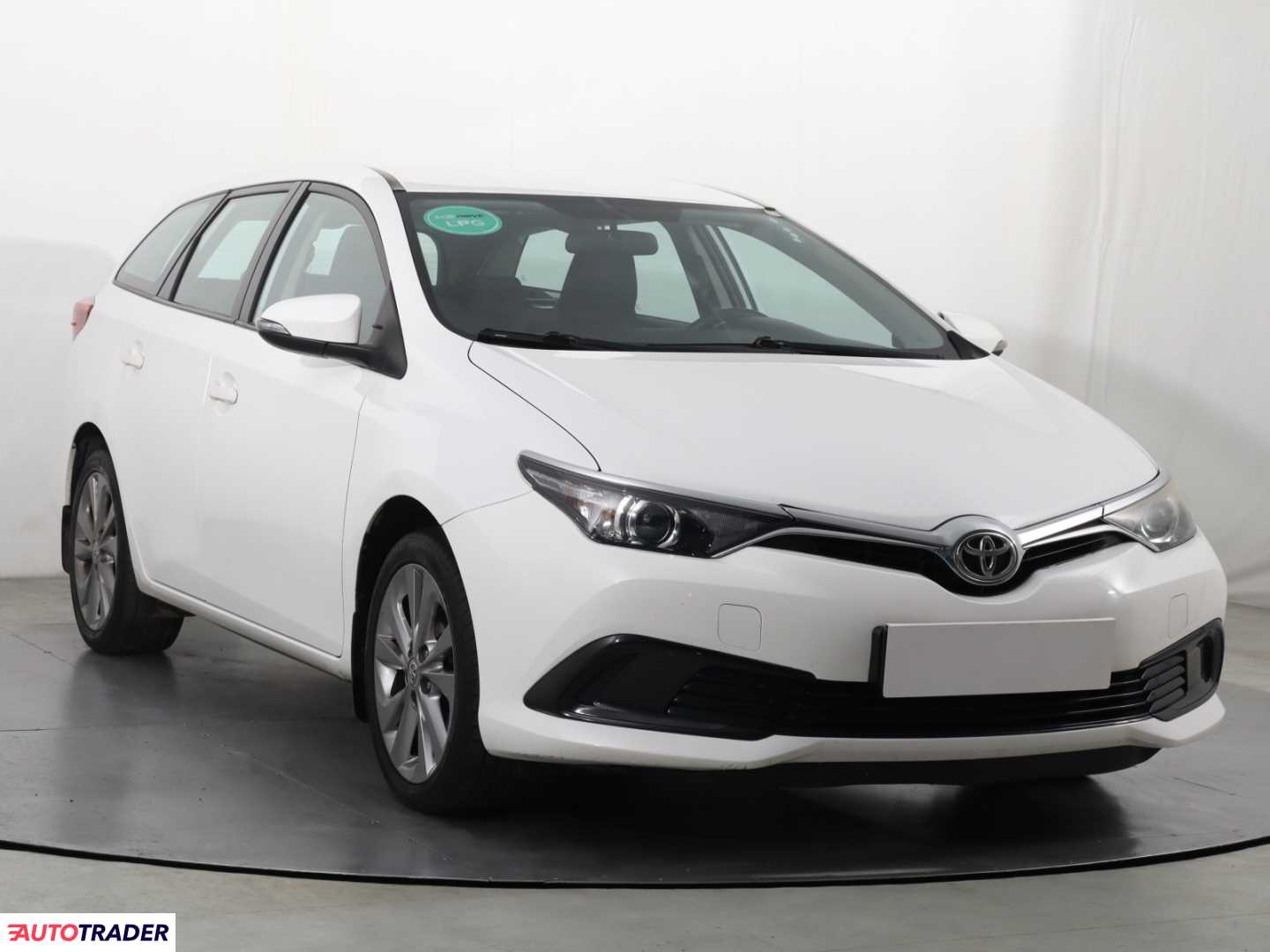 Toyota Auris 2018 1.6 130 KM