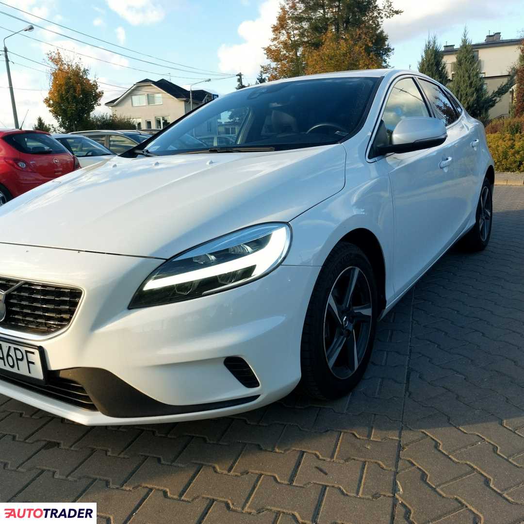 Volvo V40 2018 2 150 KM