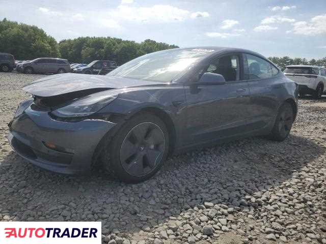 Tesla Model 3 benzyna 2021r. (WINDSOR)