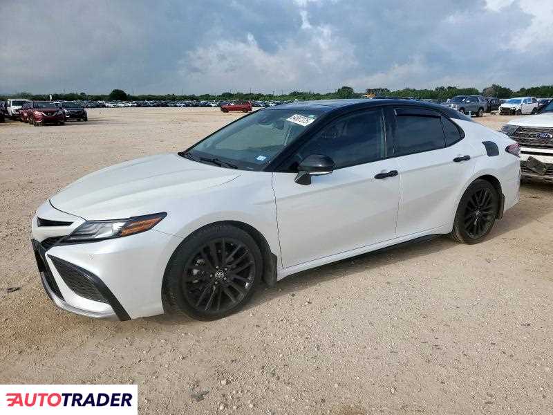 Toyota Camry 2021 3