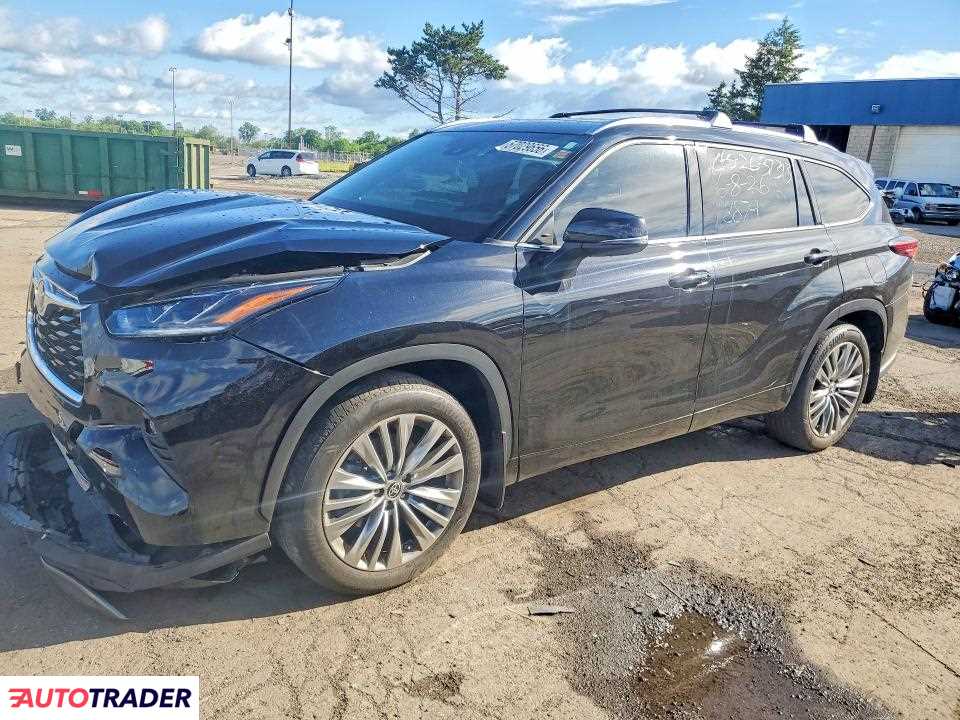 Toyota Highlander 2022 3