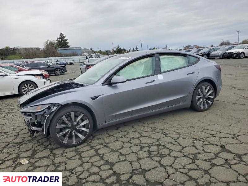 Tesla Model 3 2025