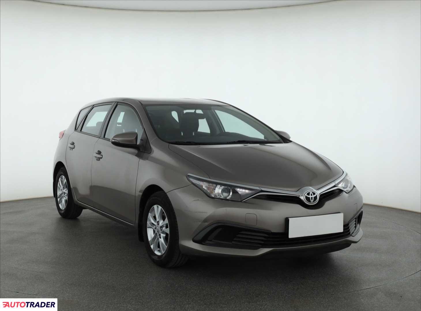 Toyota Auris 2015 1.3 97 KM