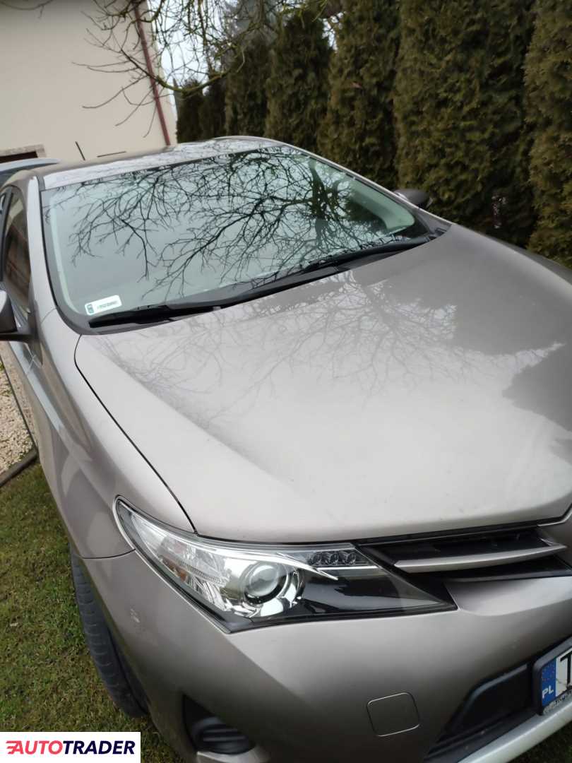 Toyota Auris 2013 1.3 99 KM