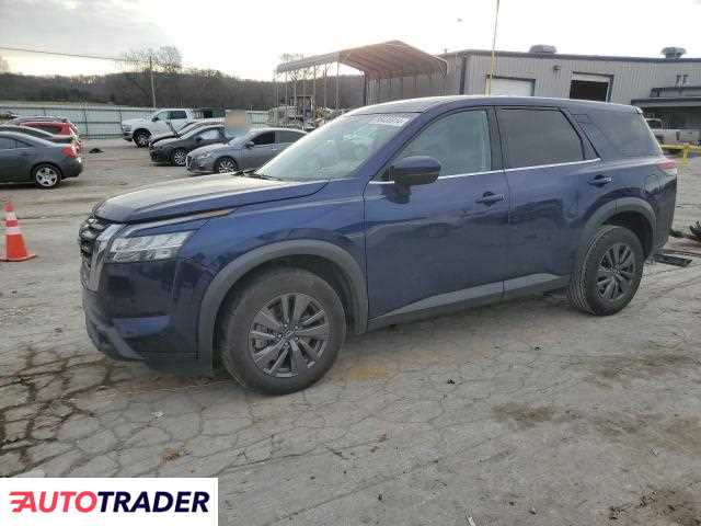 Nissan Pathfinder 3.0 benzyna 2022r. (LEBANON)