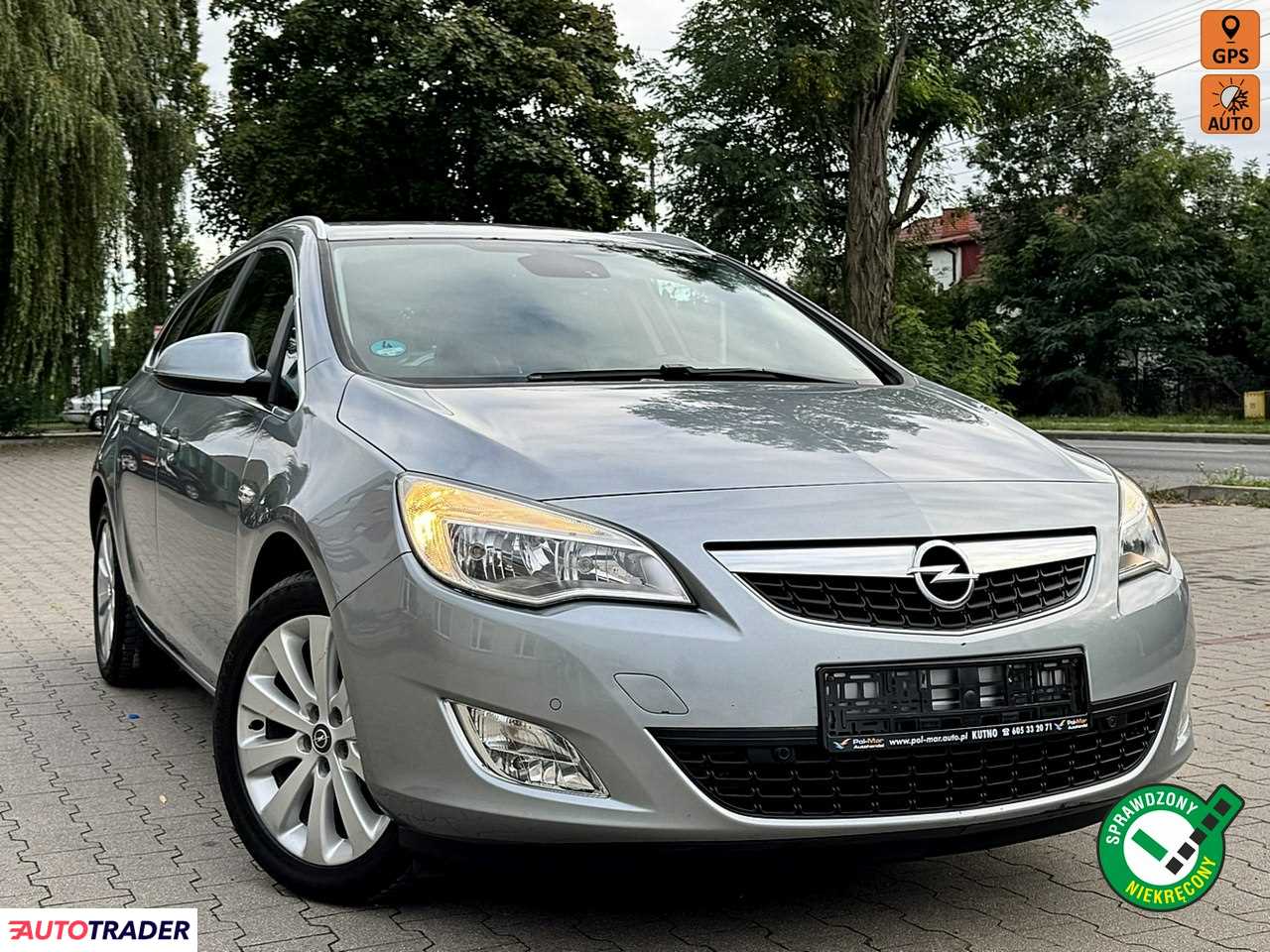 Opel Astra 2011 1.4 140 KM