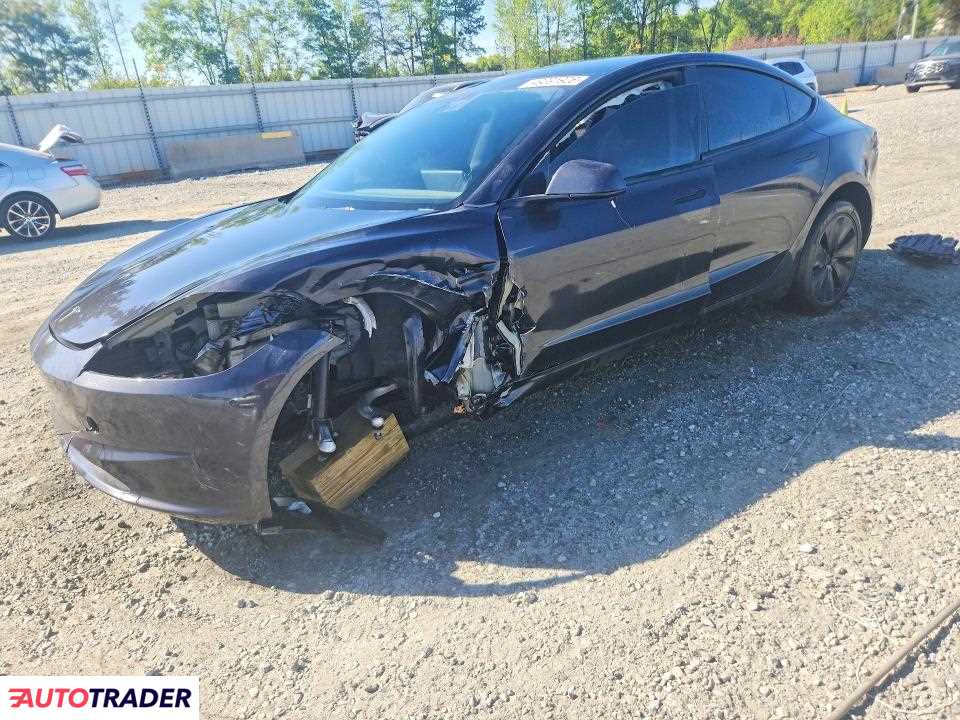 Tesla Model 3 2025