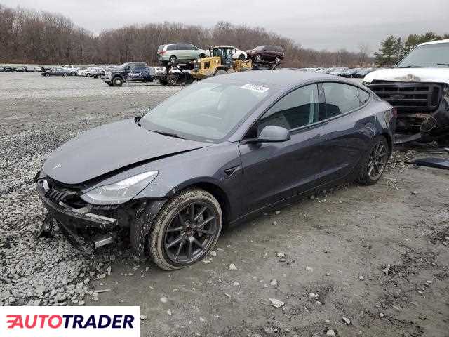 Tesla Model 3 benzyna 2023r. (WINDSOR)