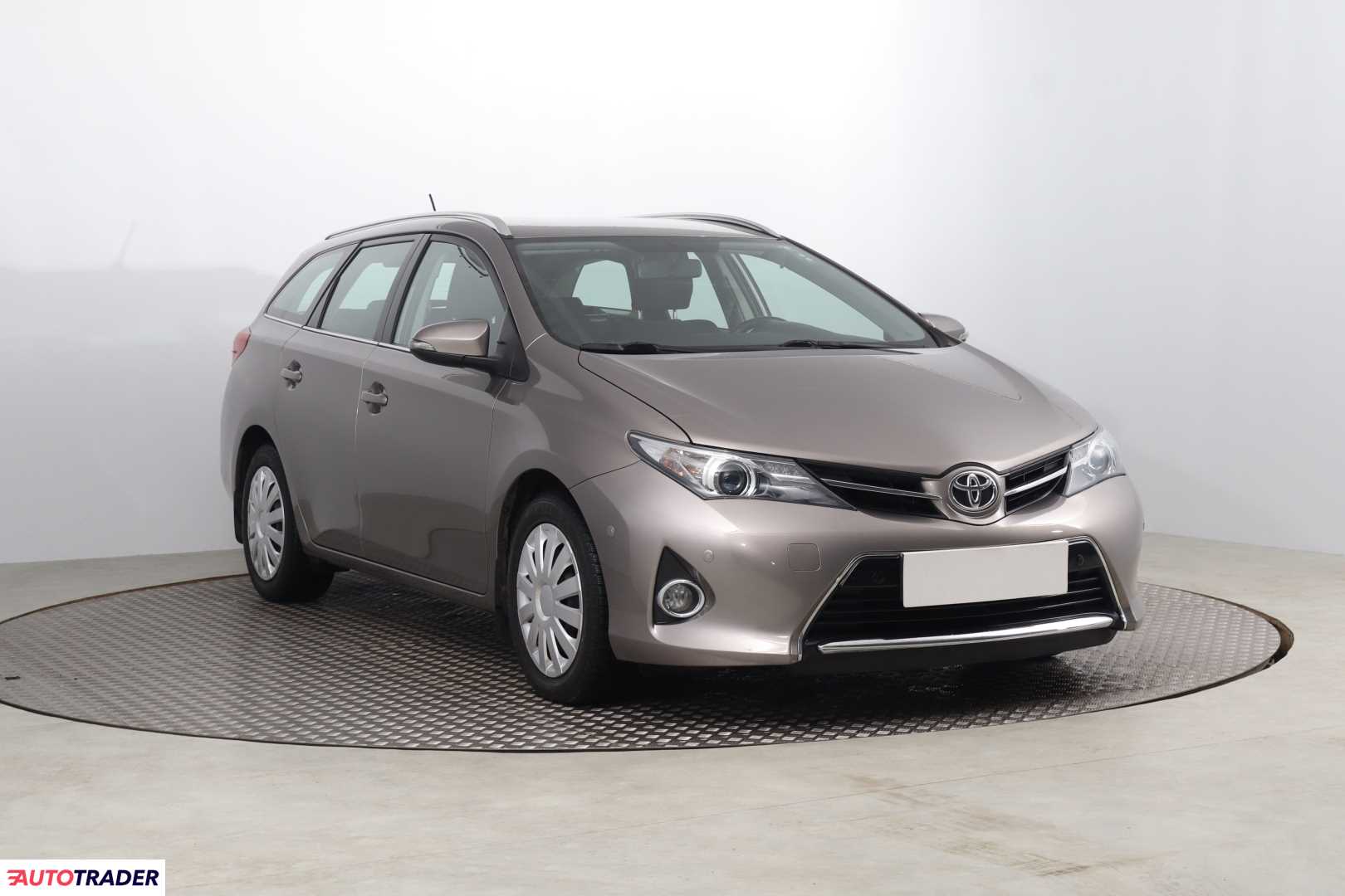 Toyota Auris 1.6 130 KM 2013r. (Piaseczno)