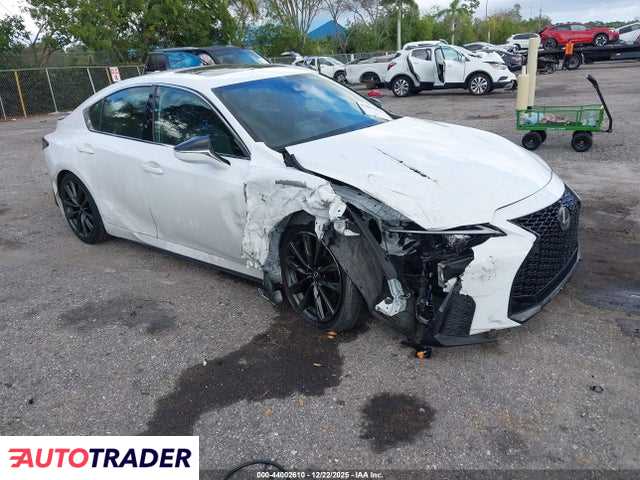 Lexus IS 2023 3