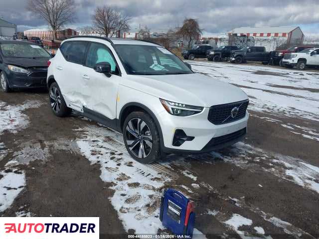 Volvo XC40 2025 2