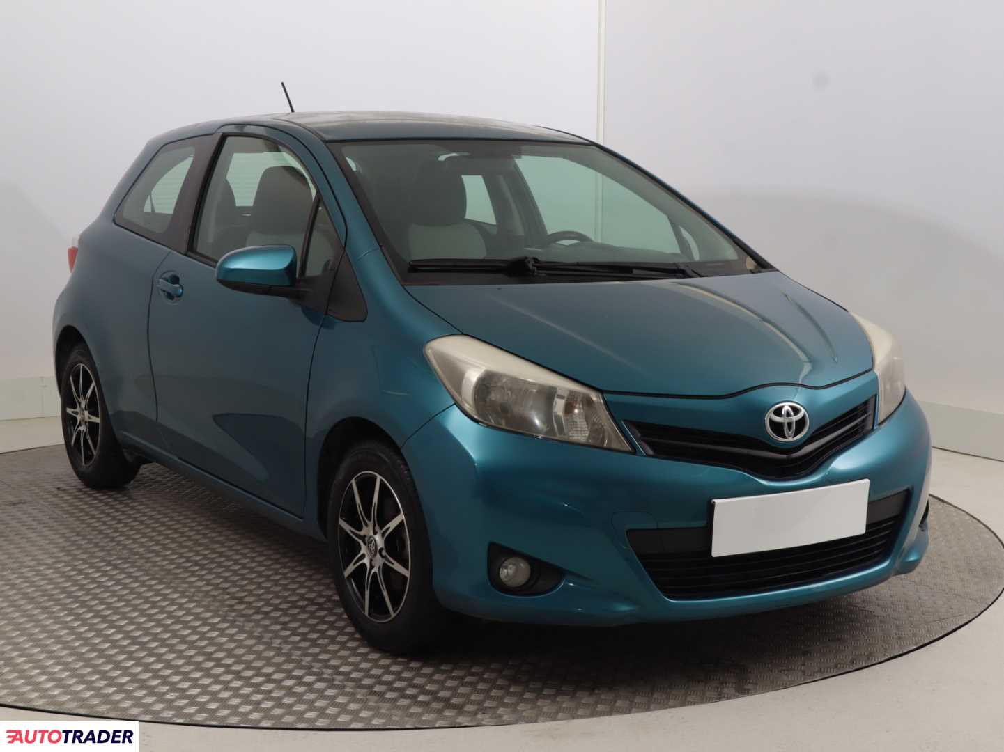Toyota Yaris 2012 1.3 97 KM