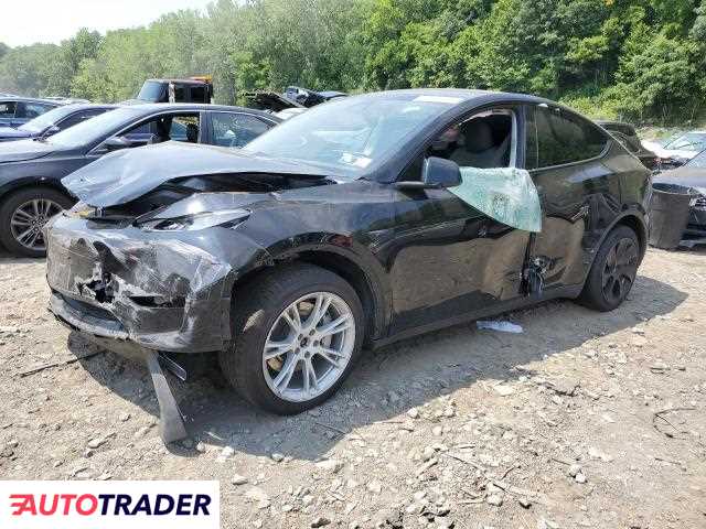 Tesla Model Y benzyna 2023r. (MARLBORO)