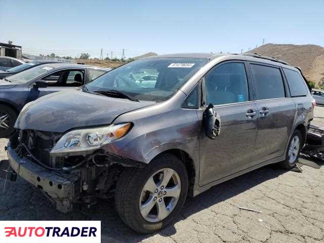 Toyota Sienna 2018 3