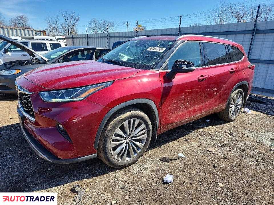 Toyota Highlander 2021 3