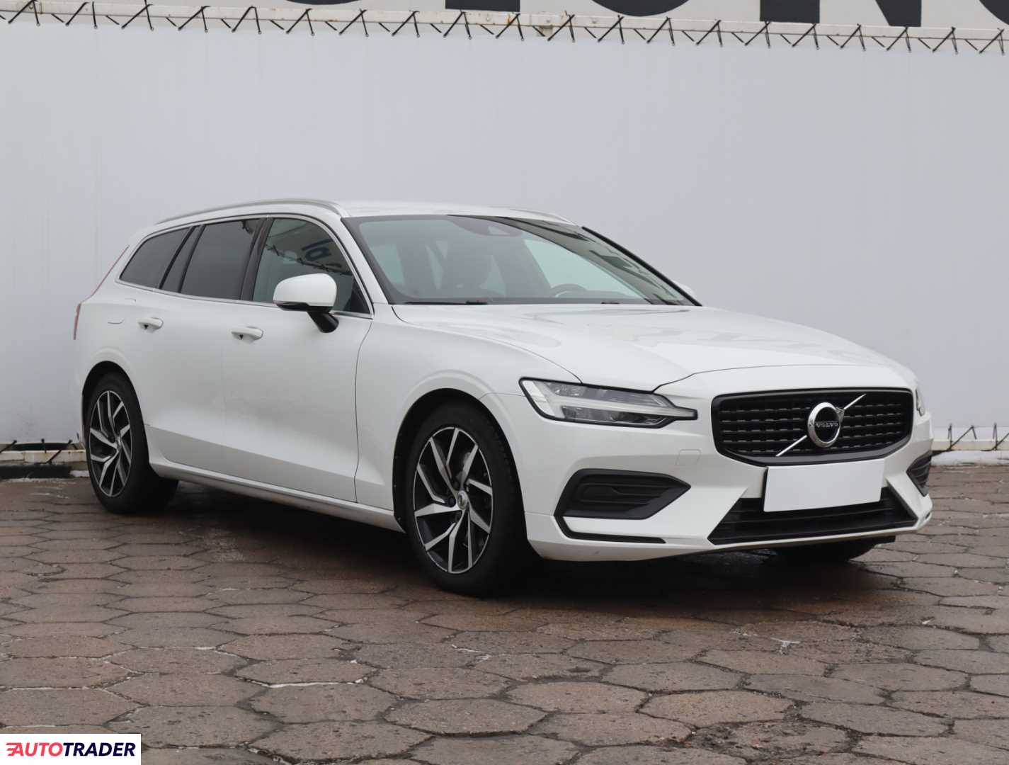 Volvo V60 2019 2.0 246 KM