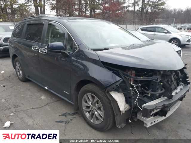 Toyota Sienna 2.0 benzyna 2021r. (MEDFORD)