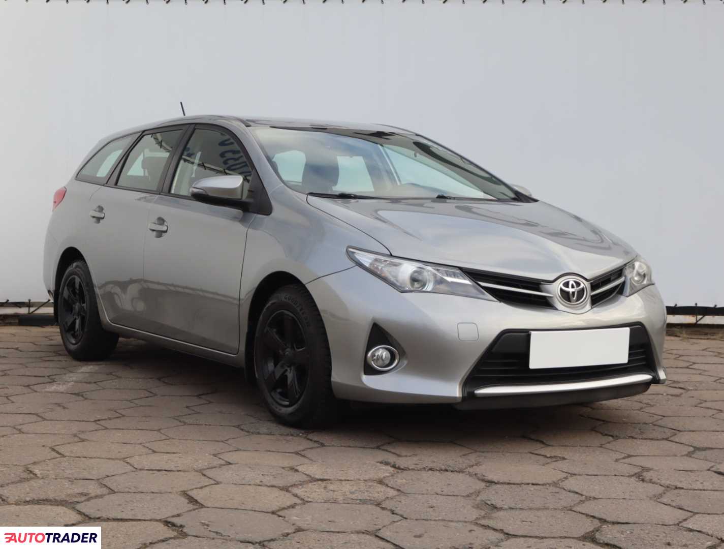 Toyota Auris 2013 1.6 130 KM