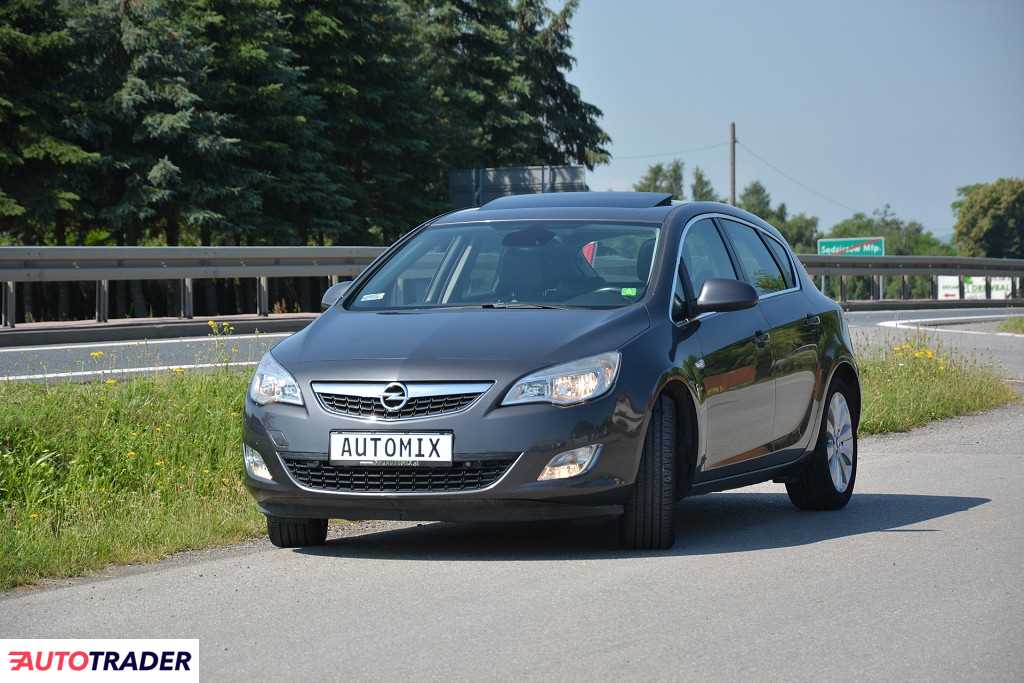Opel Astra 2011 1.4 140 KM