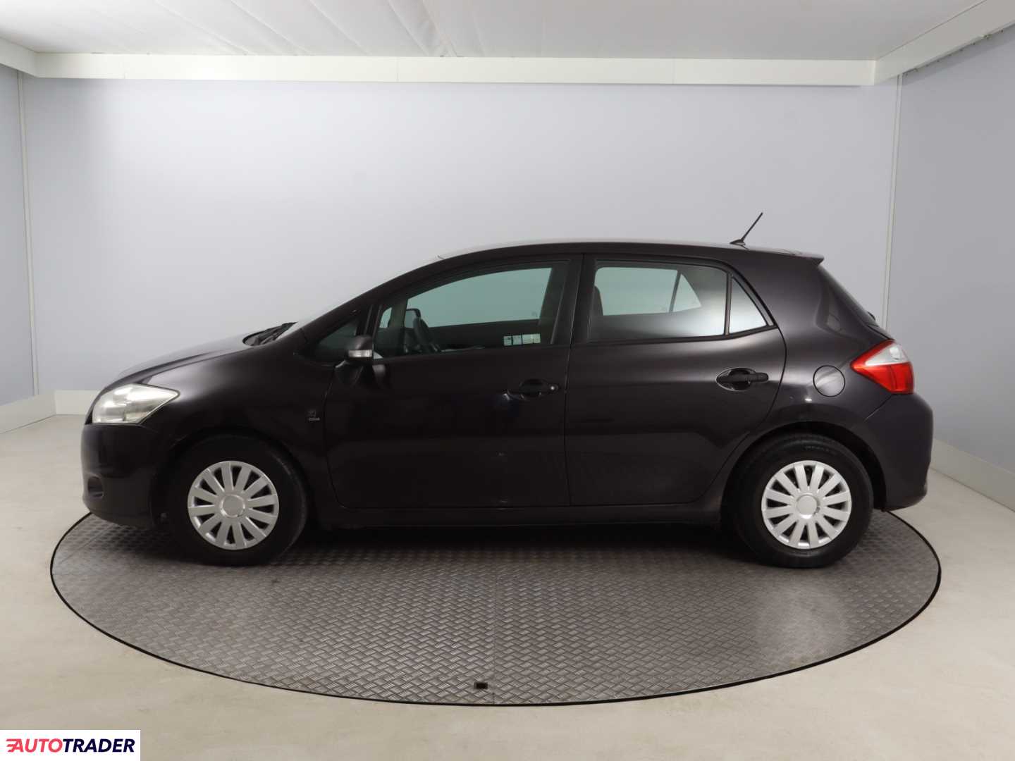 Toyota Auris 2010 1.3 97 KM