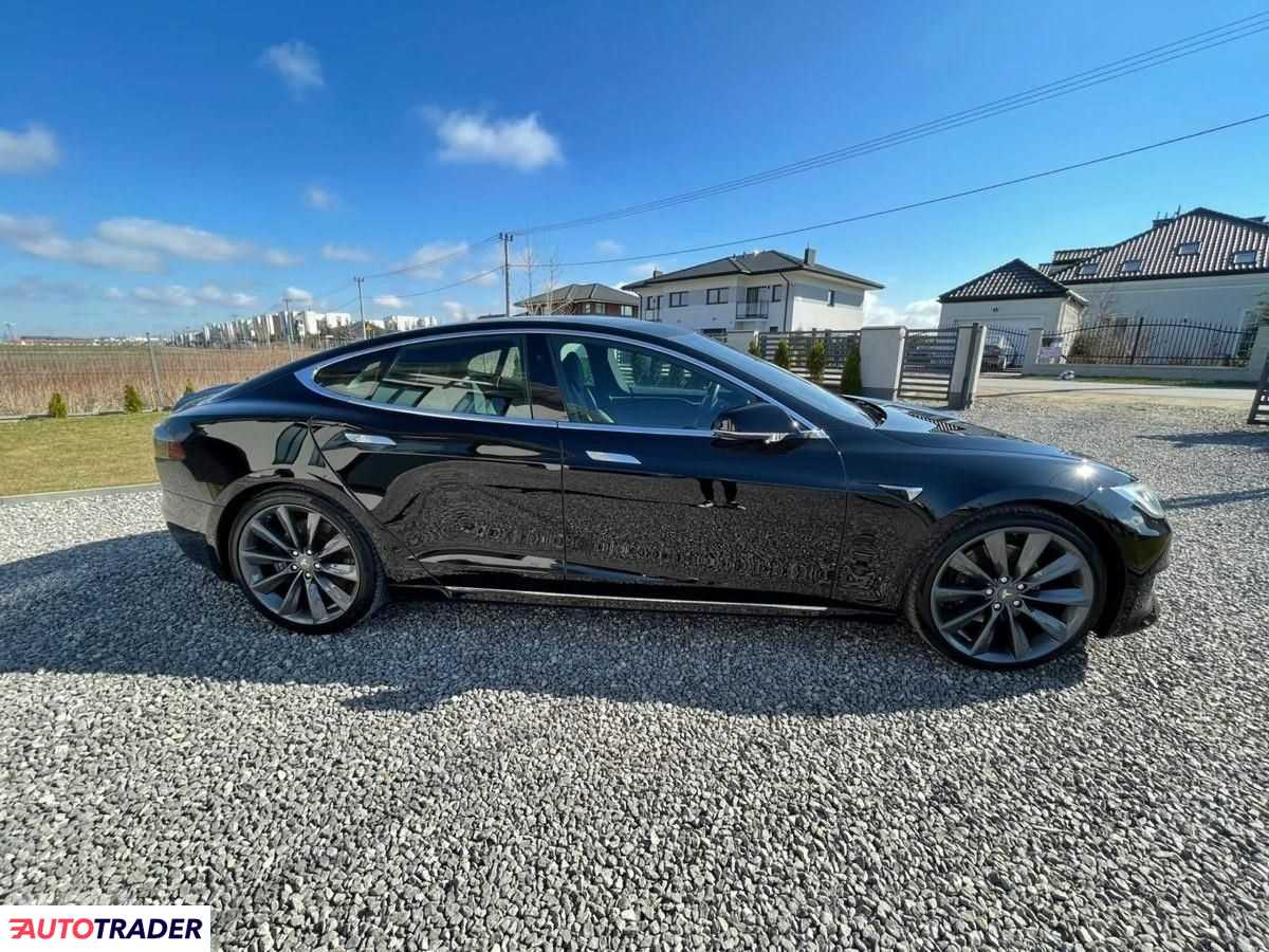 Tesla S 2018 525 KM