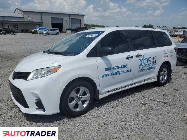 Toyota Sienna 2019 3