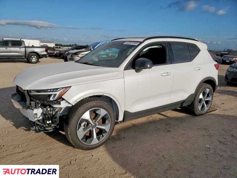 Volvo XC40 2025 2