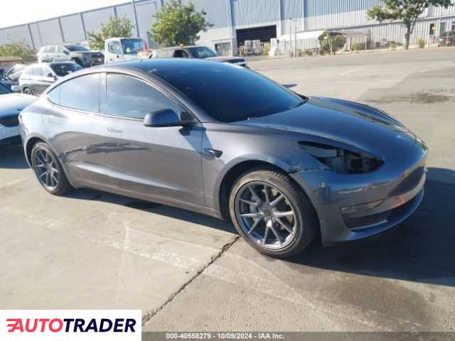 Tesla Model 3 benzyna 2022r. (FREMONT)