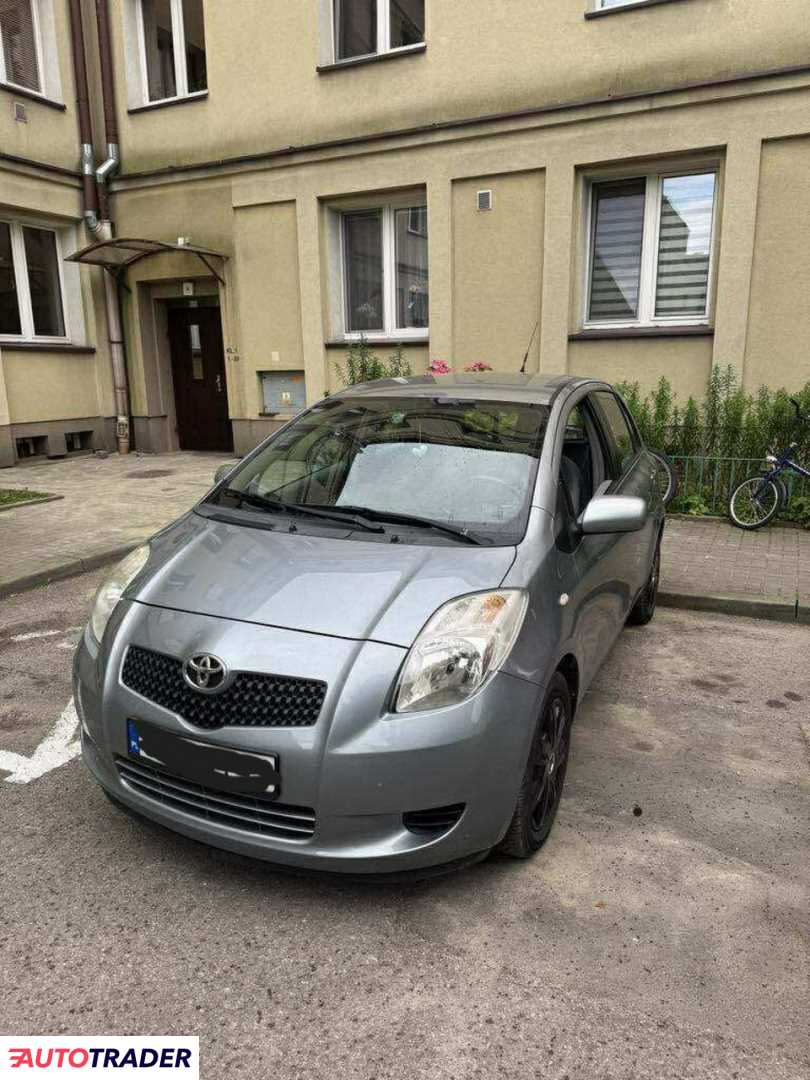 Toyota Yaris 2007 1.3 87 KM