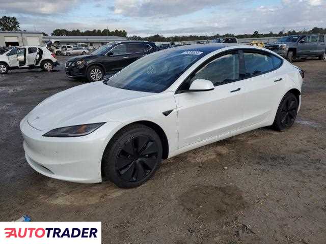 Tesla Model 3 benzyna 2024r. (GASTON)