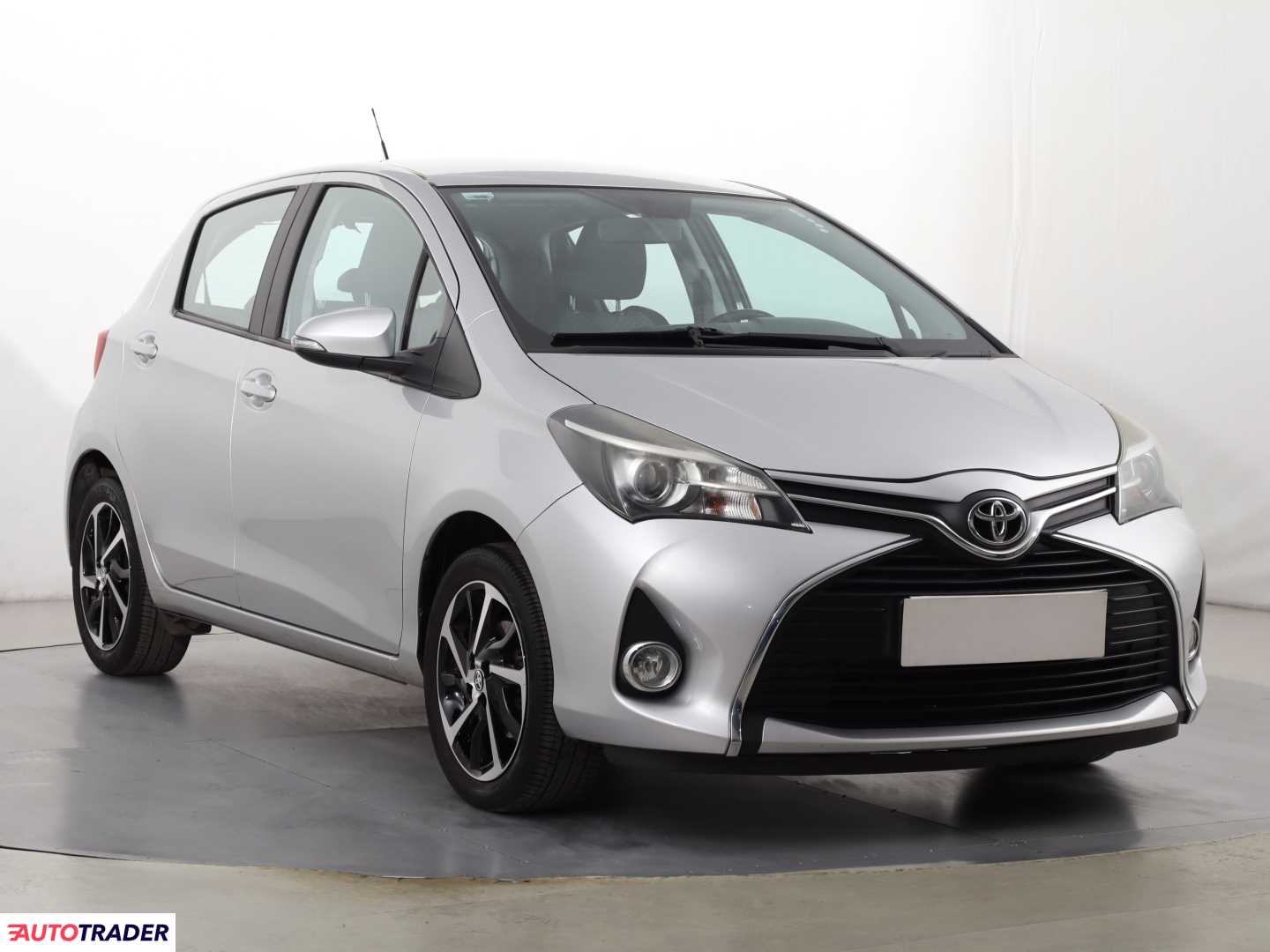 Toyota Yaris 1.3 97 KM 2015r. (Piaseczno)