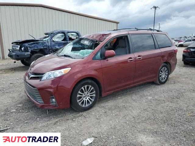 Toyota Sienna 2019 3