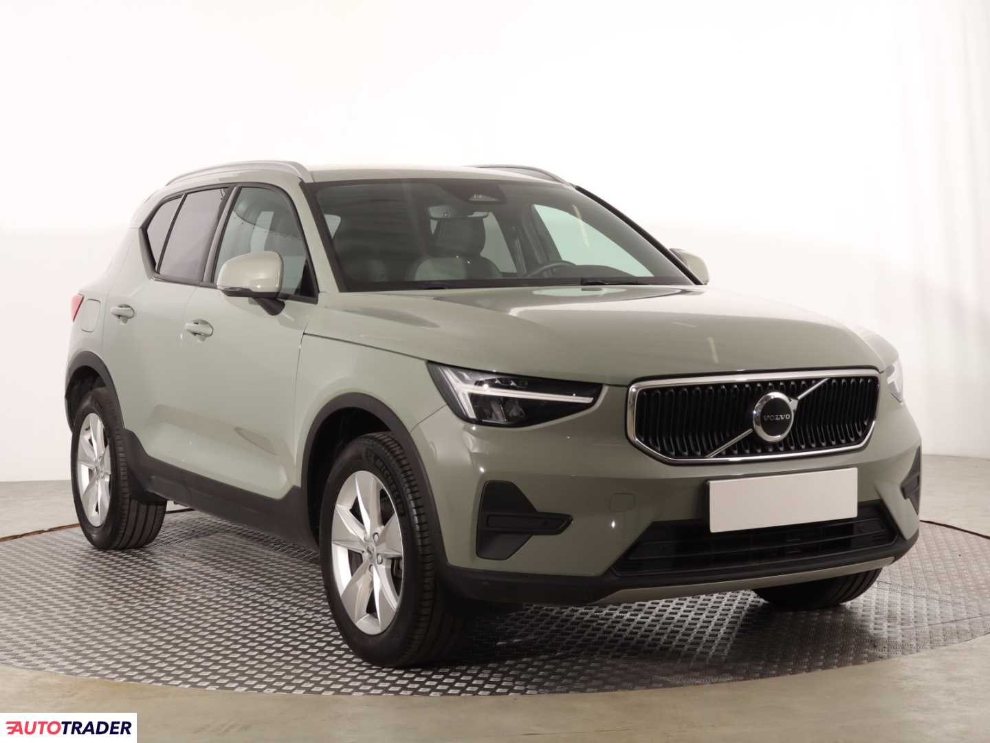 Volvo XC40 2025 1.5 160 KM