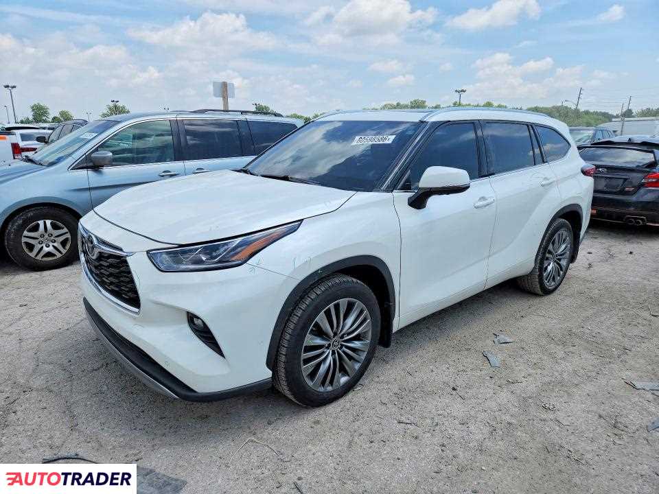 Toyota Highlander 2021 3