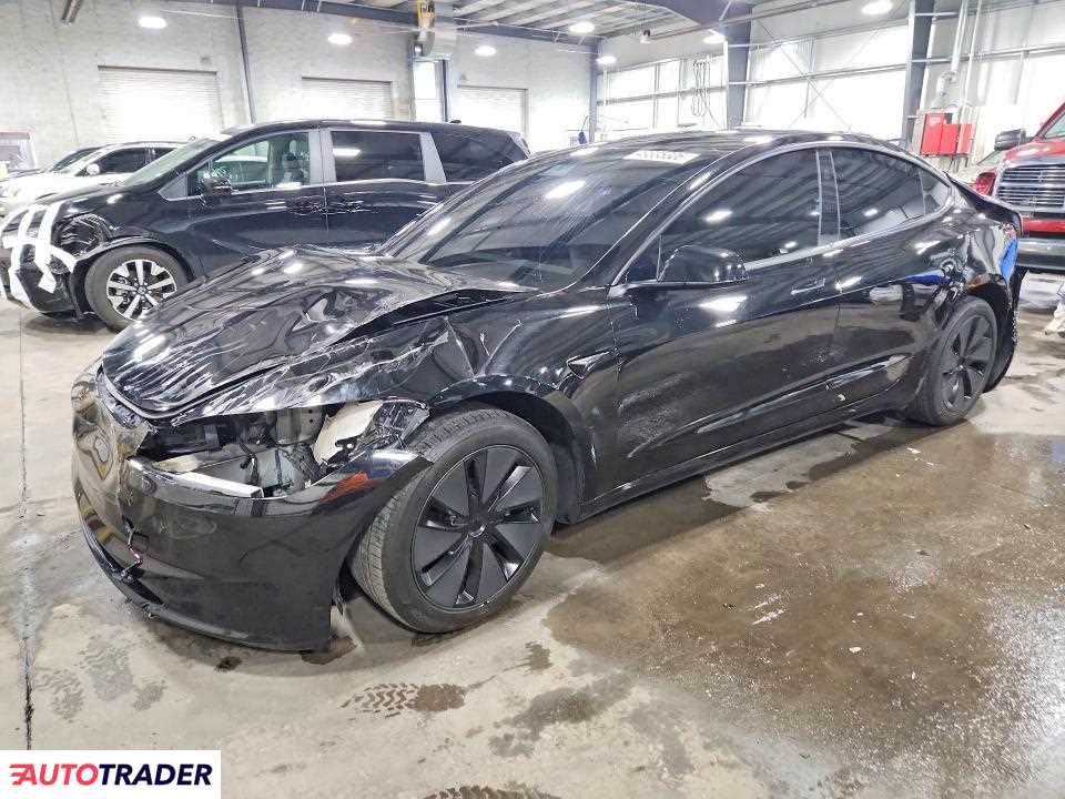 Tesla Model 3 2025