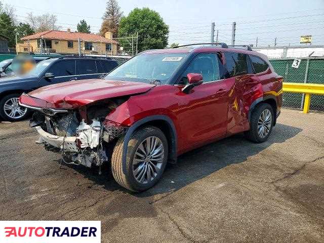 Toyota Highlander 2021 3