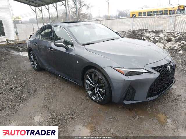 Lexus IS 2023 3