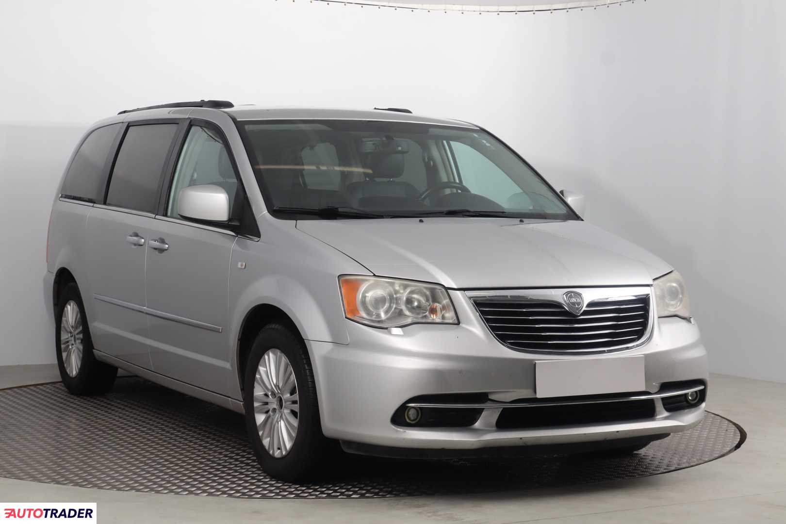 Lancia Voyager 2012 2.8 160 KM