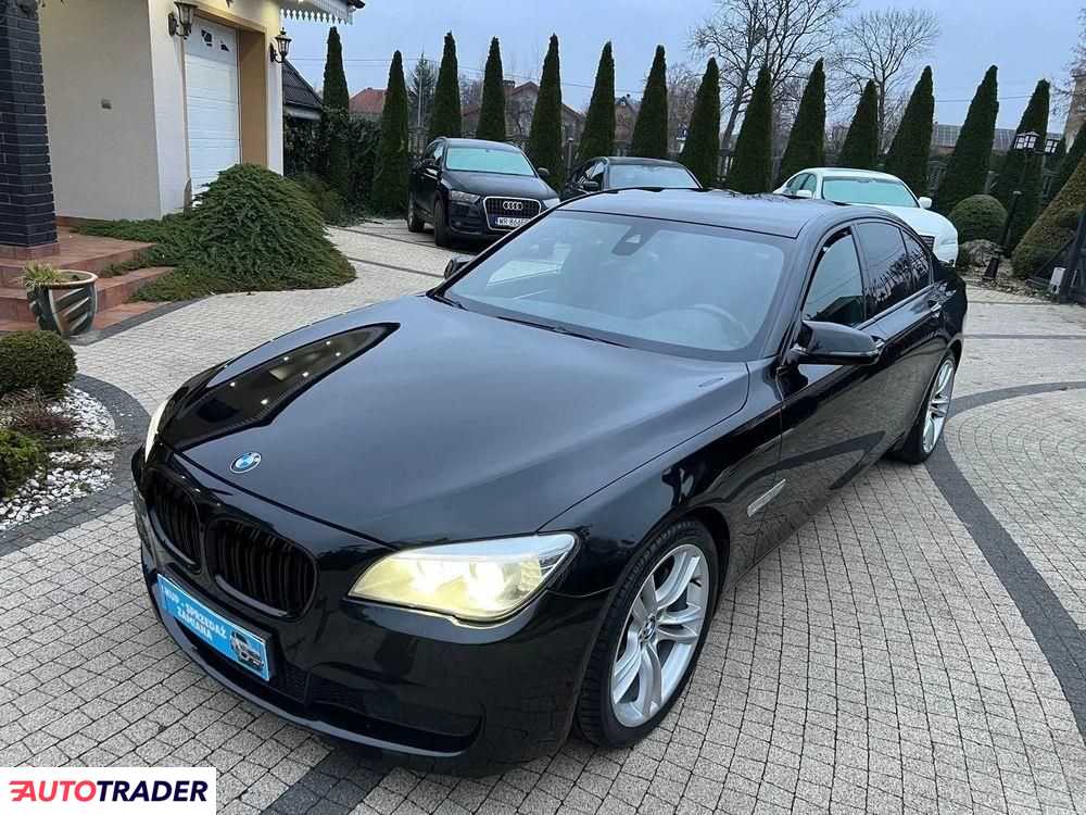 BMW 730 2013 3.0 258 KM