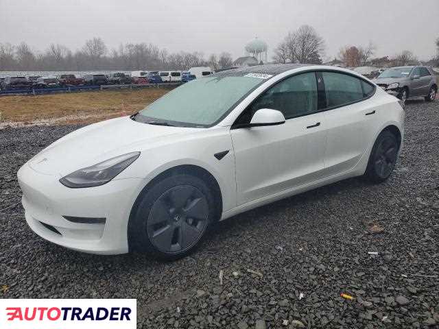 Tesla Model 3 benzyna 2023r. (HILLSBOROUGH)