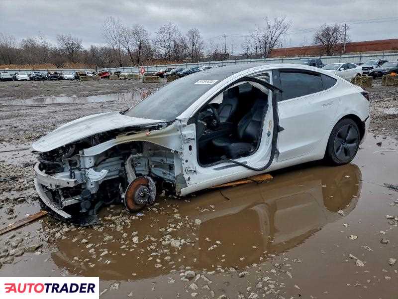 Tesla Model 3 2020