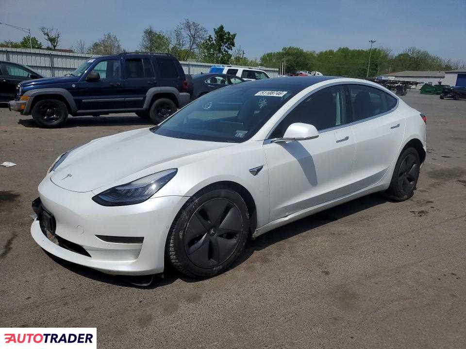Tesla Model 3 2020
