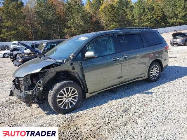 Toyota Sienna 2019 3