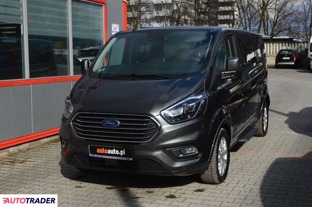 Ford Tourneo Custom 2018 2 170 KM Ford Tourneo Custom 2018 2 170 KM
