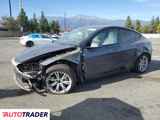 Tesla Model Y benzyna 2022r. (RANCHO CUCAMONGA)